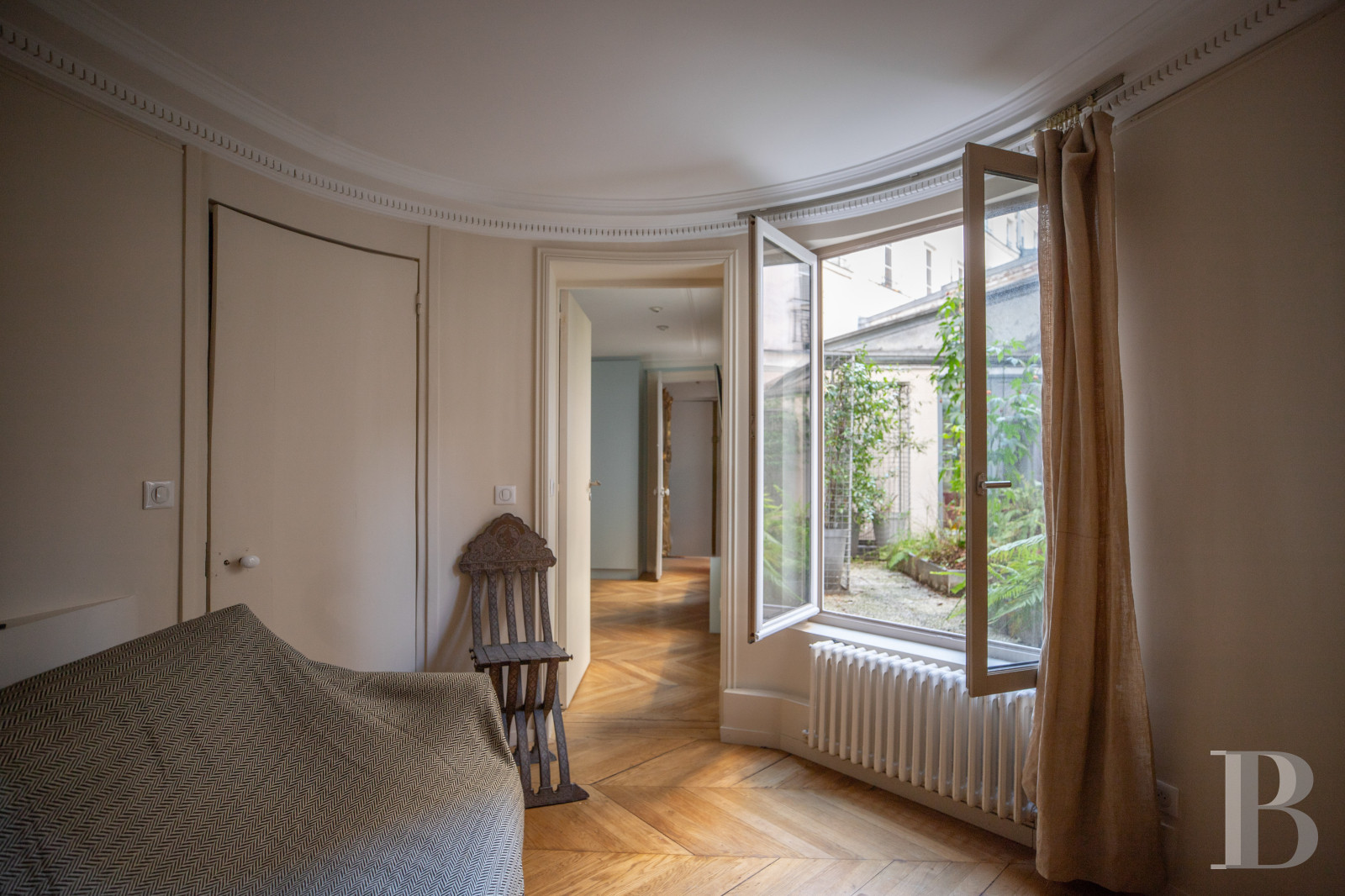 A vast apartment set around a garden in Paris, between Boulevard Saint-Germain and the Seine - photo  n°10